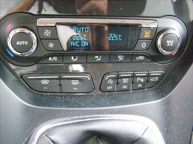 Ford Kuga 2,0   150PS  PANORAMA - fotka 29 z 35