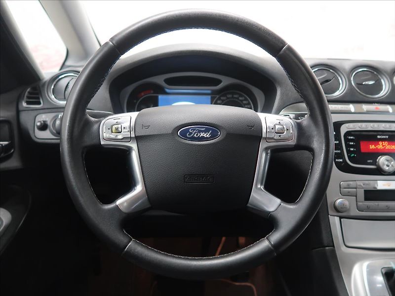 Ford S-MAX 2,0 TDCi 96KW AT Titanium - fotka 23 z 31