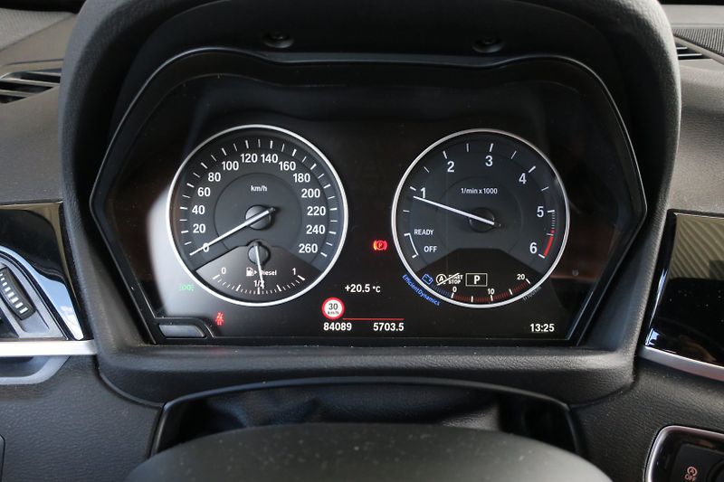 BMW X1 (2017) 2.0 xDrive25d SPORT LINE - fotka 20 z 48