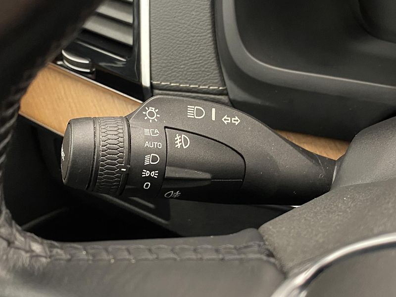 Volvo XC90 B5 AWD INSCRIPTION REZERVACE - fotka 21 z 46