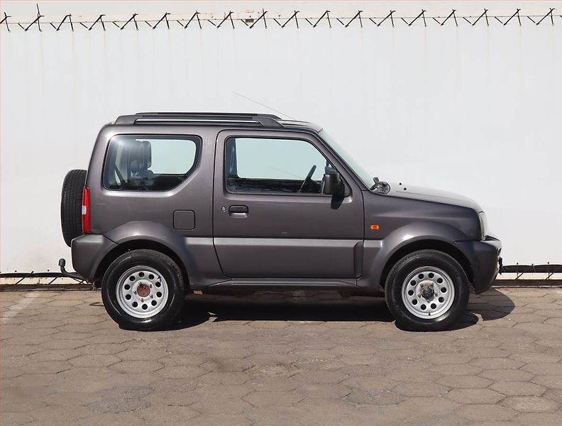 Suzuki Jimny (2012) 1.3 16V, 4X4, Park. senzory - fotka 6 z 13
