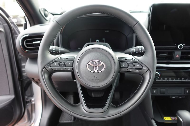 Toyota Yaris Cross 1,5 HEV Executive Tech VIP - fotka 18 z 36