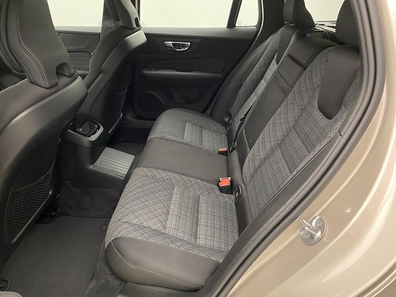 Volvo V60 T6 AWD RECHARGE CORE AUT CZ - fotka 5 z 56