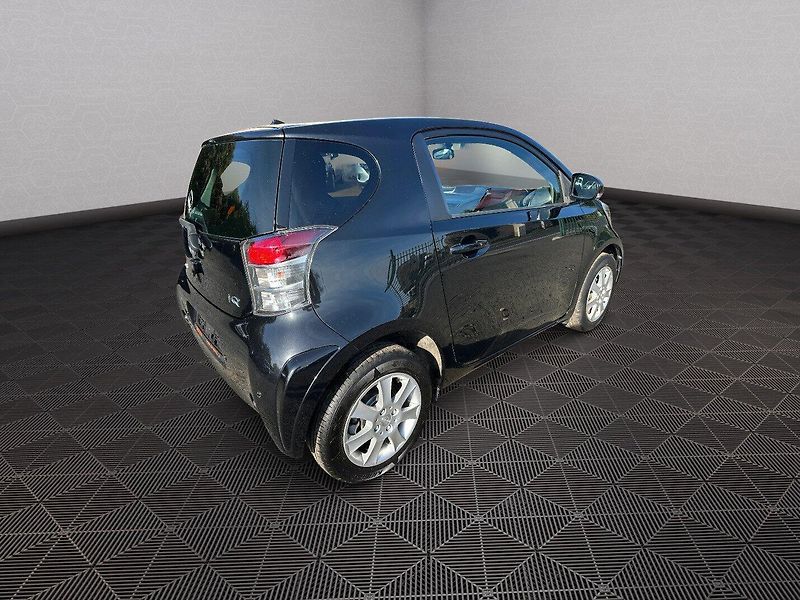 Toyota iQ (2010) 1,0 50Kw  Automat - fotka 7 z 18