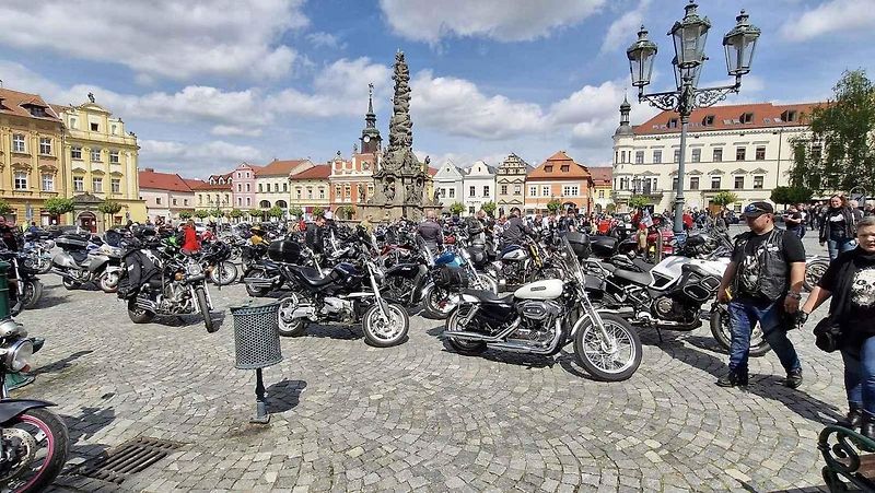 Motožehnání patří k tradicím vyznavačů silných strojů. O víkendu se ho zúčastnilo 120 motorek a sedm tříkolek.