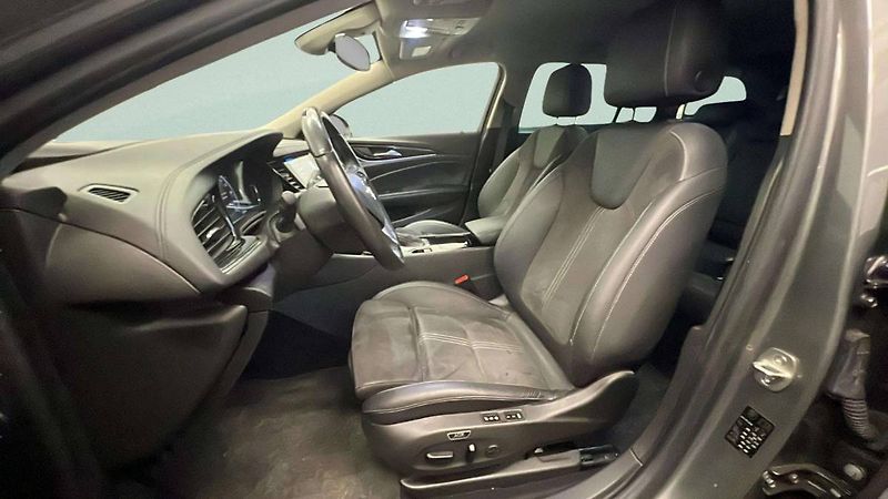 Opel Insignia Sports Tourer Innovation D 2.0 - fotka 18 z 32