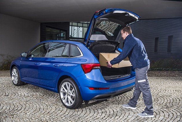 Vlastní nastavení výšky víka šetří nervy nejen v těsných prostorech, ale ocení ho i lidé menší postavy, kterým se tak mnohem snáze dosahuje na zavírací tlačítko., zdroj: Se svolením Škoda.