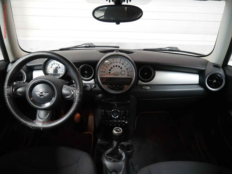 Mini One (2011) 1.6i, 1.maj, STK8/28 - fotka 8 z 14
