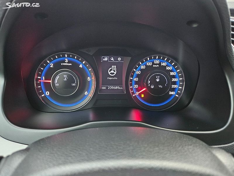 Hyundai i40 100kW VÝHŘEV KAMER DPH - fotka 29 z 44