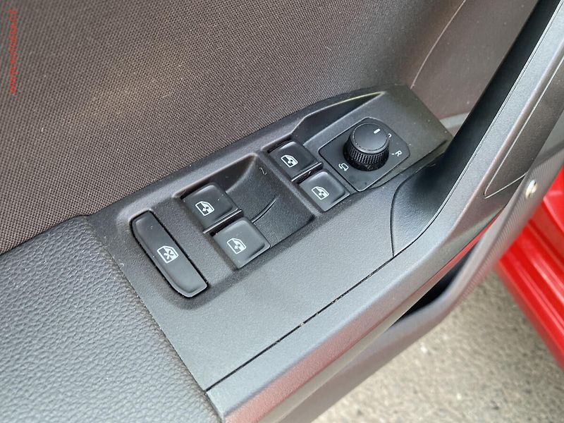 Seat Ibiza (2021) 1.0 TSi, FR, LED, navi - fotka 13 z 18