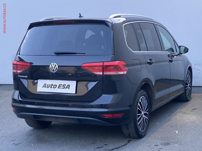 Volkswagen Touran (2018) 1.6TDi 7 míst, DSG, LED - fotka 4 z 17