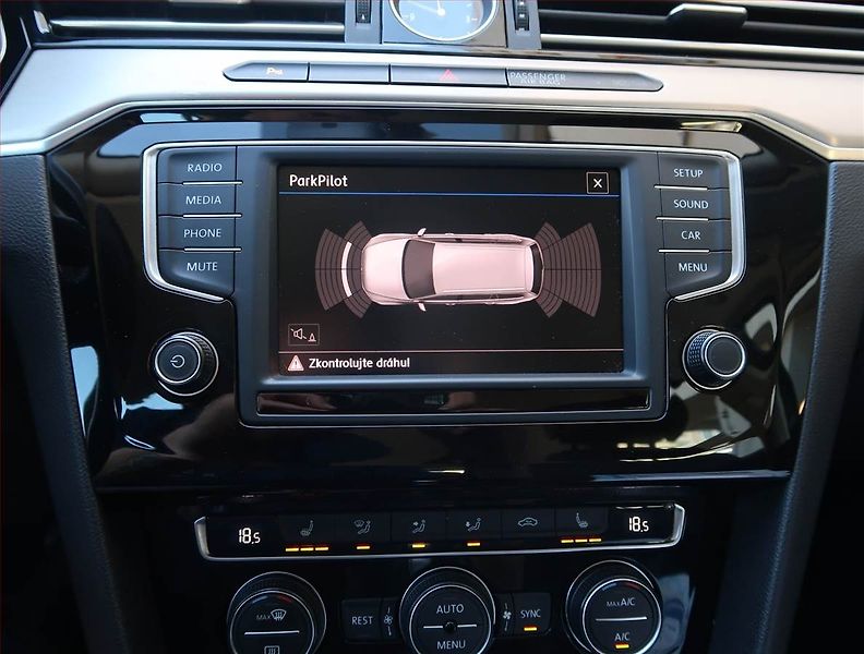 Volkswagen Passat (2017) 2.0 TDI, Automat, Kůže - fotka 17 z 23