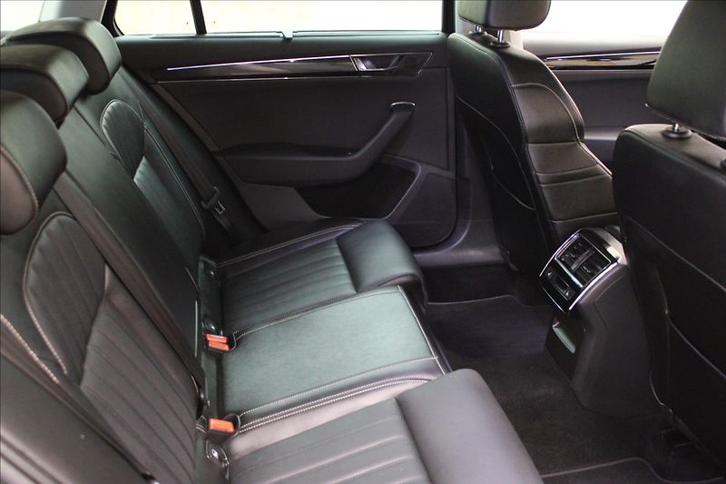 Škoda Superb 1,4 TSI IV L&K 1.majitel CZ - fotka 13 z 27