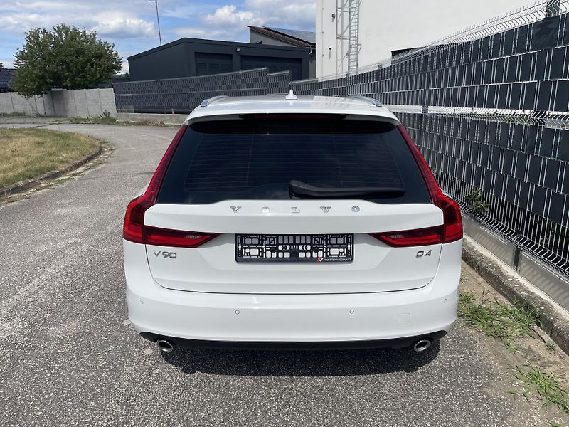 Volvo V90 (2019) 2.0 D4 140kW MOMENTUM - fotka 8 z 32
