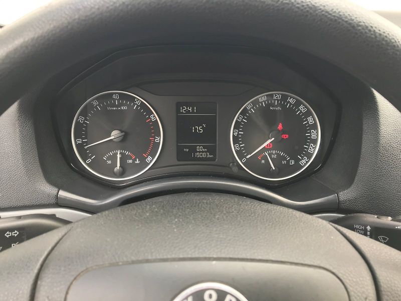 Škoda Octavia (2011) CLASSIC  1,2 TSI - fotka 8 z 21