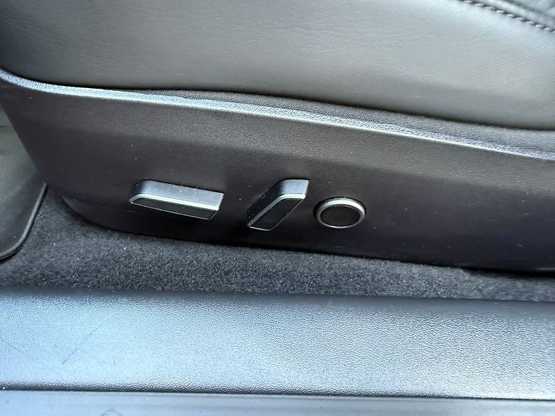 Tesla Model 3 Long Range AWD REZERVACE - fotka 13 z 38