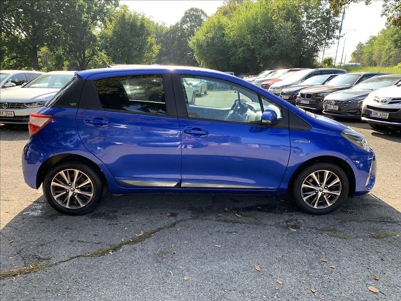 Toyota Yaris 1,5 HYBRID - fotka 4 z 20