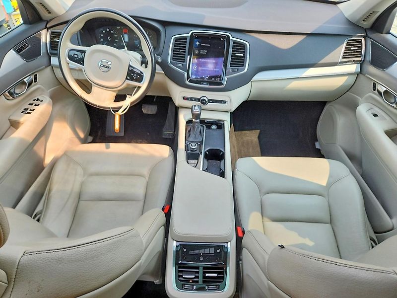 Volvo XC60 (2021) T5 MOMENTUM  - fotka 8 z 12