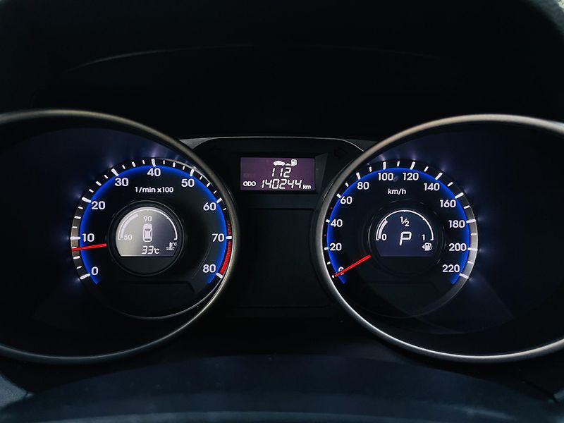 Hyundai ix35 2.0i AUTOMAT VYHŘEV TAŽNÉ - fotka 41 z 43