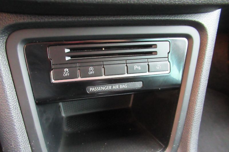 Volkswagen Sharan 2.0 TDi 4x4 TAŽNÉ NA 2,4t - fotka 16 z 34