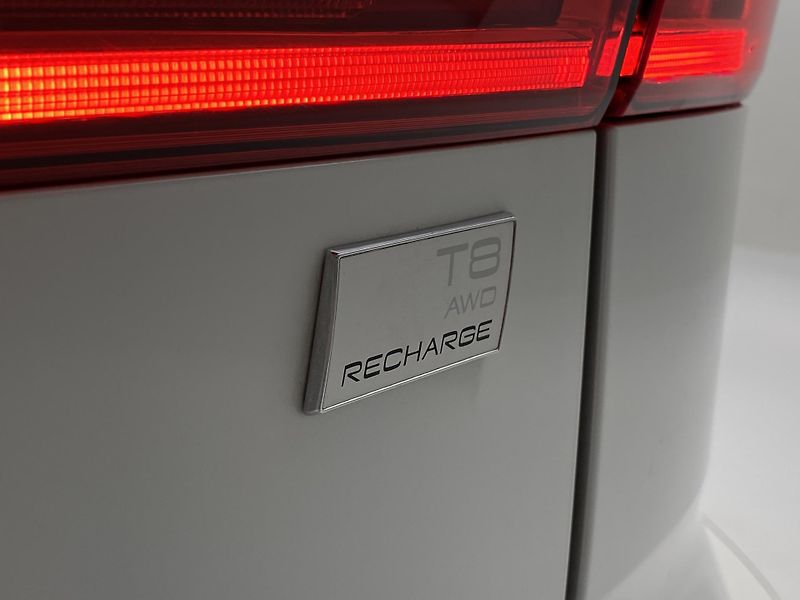 Volvo XC60 T8 AWD DARK PLUS REZERVACE - fotka 35 z 46