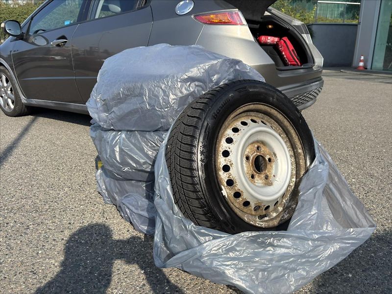 Honda Civic 1,8 V-Tec 103kW 1.ČR SERVISKA - fotka 29 z 31