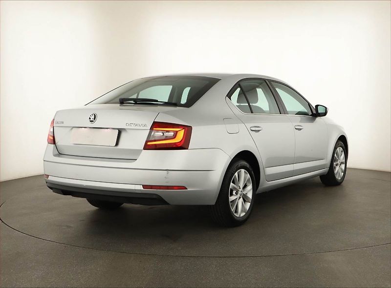 Škoda Octavia (2018) 1.6 TDI, Automat, Serv.kniha - fotka 5 z 15