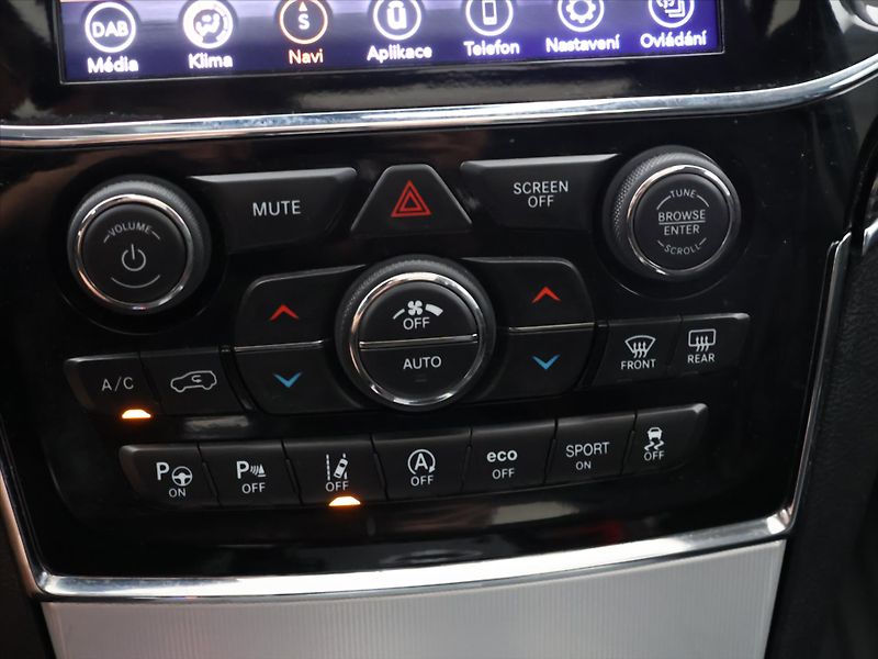Jeep Grand Cherokee 3,0 V6 184kW Summit 4WD PANO - fotka 22 z 32
