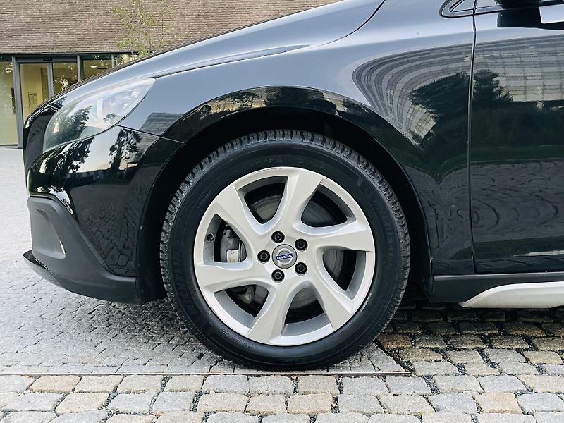 Volvo V40 2.0D3 MANUÁL CROSS SERVISKA  - fotka 43 z 43