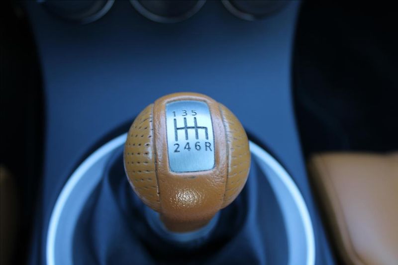 Nissan 350 Z 3,5 i  1.majitel,ČR,TOP STAV - fotka 22 z 35