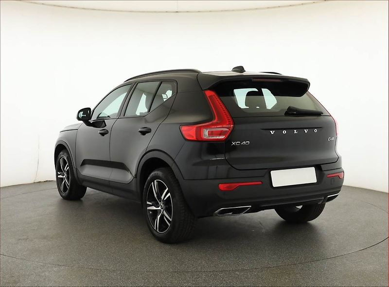 Volvo XC40 (2019) D4 AWD, 4X4, Automat, Kůže - fotka 4 z 13