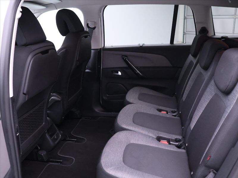 Citroën Grand C4 Picasso 1,2 PT 96kW Selection 1.Maj - fotka 14 z 28