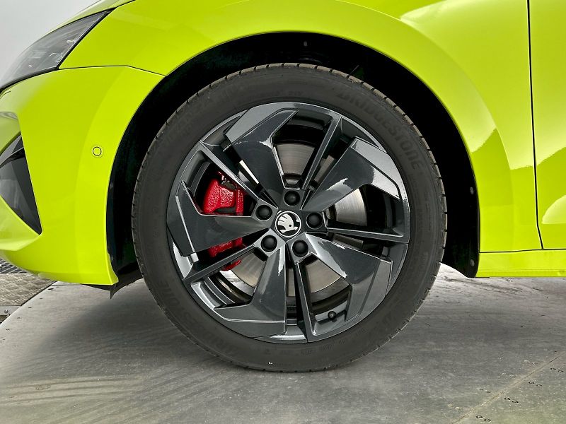 Škoda Octavia (2025) Combi DSG 2.0TSI 195kW RS - fotka 35 z 35