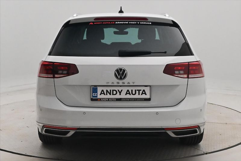 Volkswagen Passat 2,0 TDI 110 kW DSG ELEGANCE Zá - fotka 6 z 32