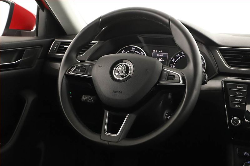 Škoda Superb (2016) 2.0 TDI 4x4, 4X4, ČR,1.maj - fotka 12 z 16