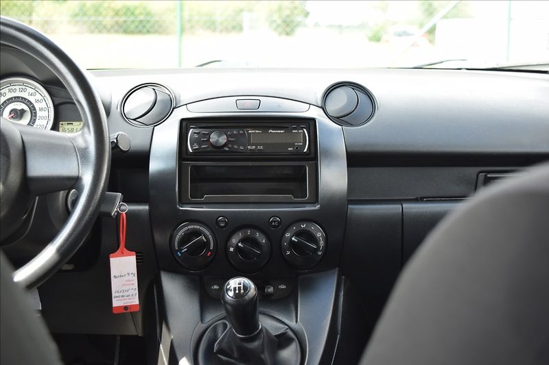 Mazda 2 1,4 i 55KW KLIMA - fotka 17 z 35