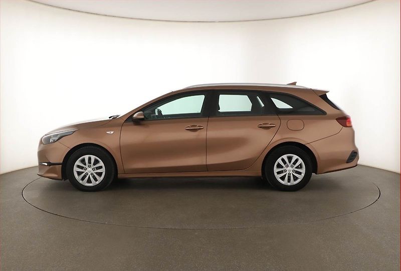 Kia Ceed (2022) Fresh 1.0 T-GDI, ČR,1.maj - fotka 3 z 13