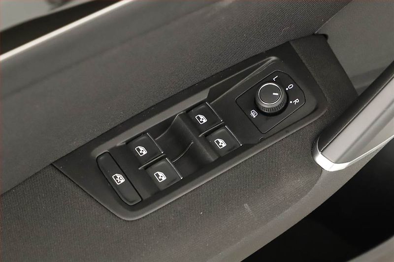 Volkswagen Touran (2019) 1.5 TSI - fotka 10 z 15