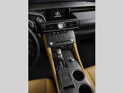 Lexus RC.