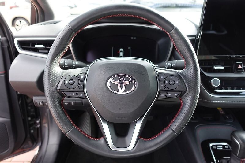 Toyota Corolla 1,8 HEV GR Spot Dynamic - fotka 17 z 32