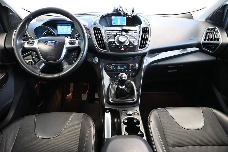 Ford Kuga (2015) 2.0 4x4 TITANIUM TDCi - fotka 12 z 26