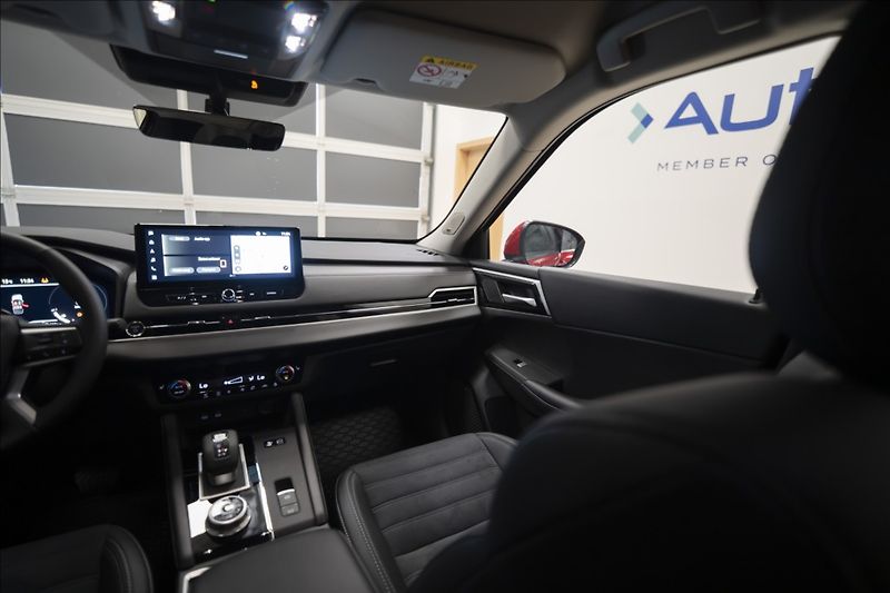 Mitsubishi Outlander 2,4 PHEV INVITE 1728 KM 2x ALU - fotka 16 z 44