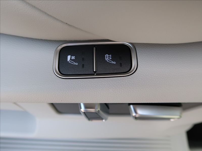 Dongfeng U-Tour 1,5 T,130kW,1majČR,ExclusiveFR - fotka 24 z 37