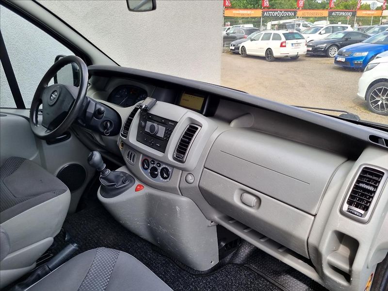 Opel Vivaro 2,5 DCi 8 Míst Webasto 2xKlima - fotka 18 z 31