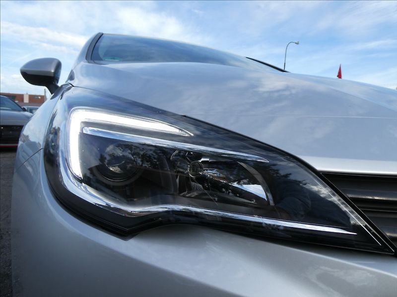 Opel Astra 1,4 i 74kW 2x kola, serviska - fotka 5 z 39
