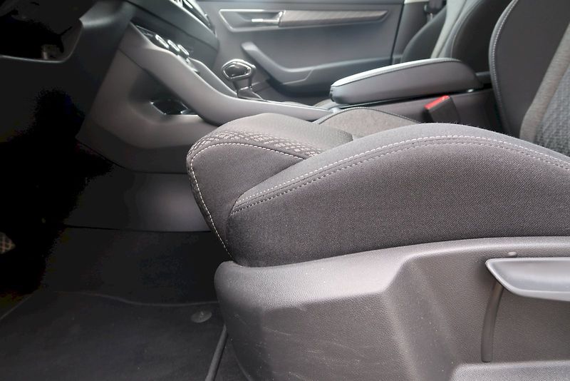 Škoda Karoq (2025) Top Selection 1.5 TSI 110 kW D - fotka 19 z 29