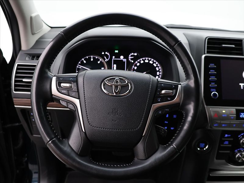 Toyota Land Cruiser 2,8 D-4D 150KW CZ 1.MAJ 4X4 - fotka 18 z 40