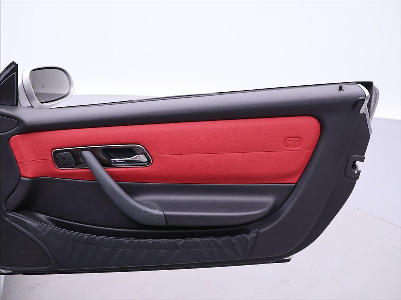 Mercedes-Benz SLK 3,2 32AMG 260kW AT 66tkm DPH - fotka 21 z 34