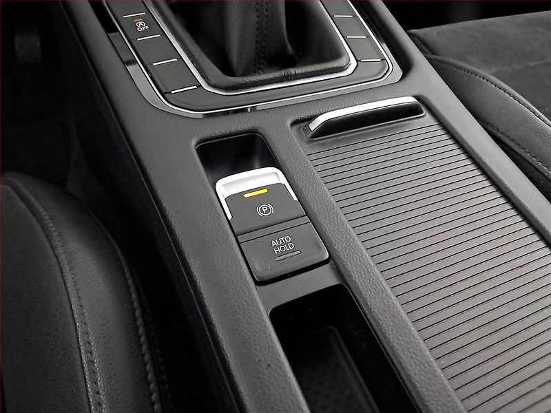 Volkswagen Passat (2017) Highline 2.0 TDI, Serv.kniha - fotka 17 z 19