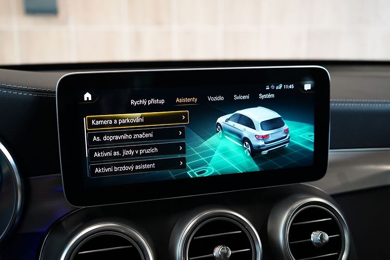 Mercedes-Benz GLC 300d 4M AMG, Nezávislé, Tažné - fotka 28 z 48